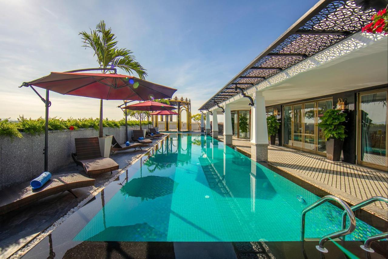 Grand Sunrise Palace Hoi An- A Luxury Indochine Hotel & Spa Esterno foto The rooftop pool at the hotel
