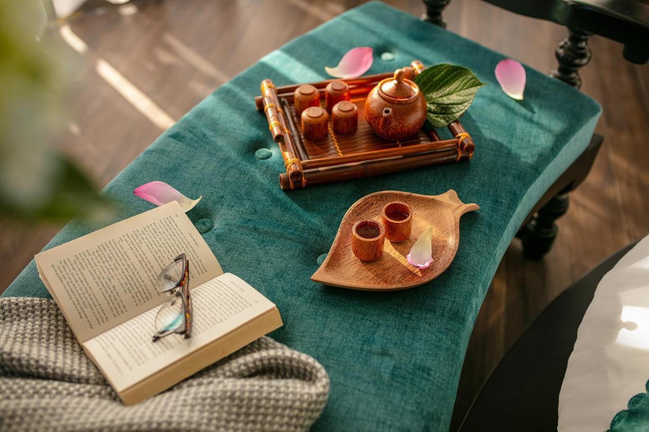 Grand Sunrise Palace Hoi An- A Luxury Indochine Hotel & Spa Esterno foto A table runner