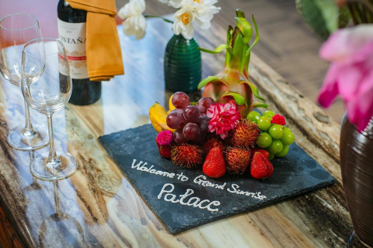 Grand Sunrise Palace Hoi An- A Luxury Indochine Hotel & Spa Esterno foto Fruit platter at the Grand Santer Palace