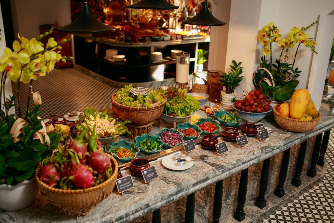 Grand Sunrise Palace Hoi An- A Luxury Indochine Hotel & Spa Esterno foto A salad bar