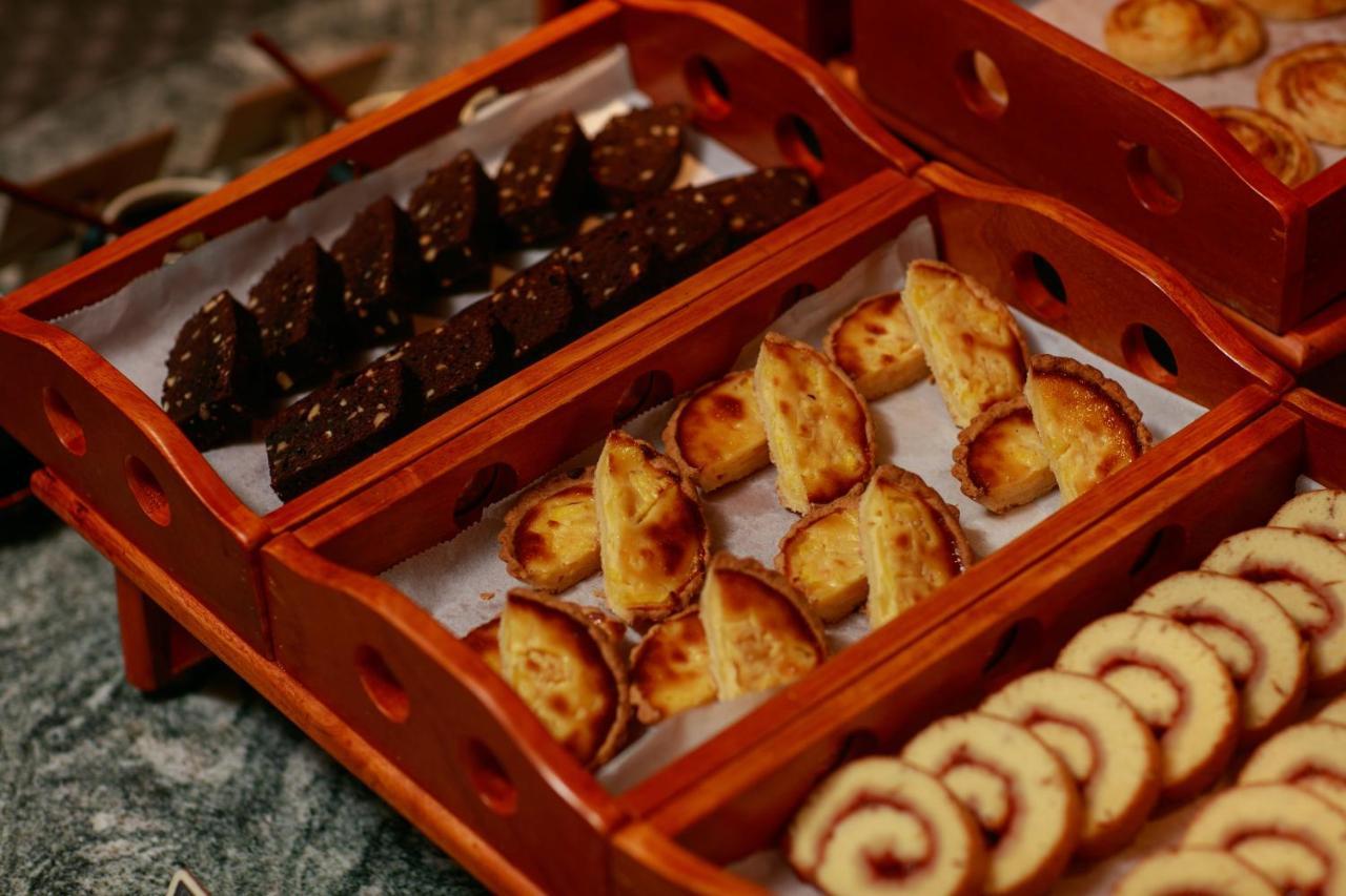 Grand Sunrise Palace Hoi An- A Luxury Indochine Hotel & Spa Esterno foto A selection of kueh