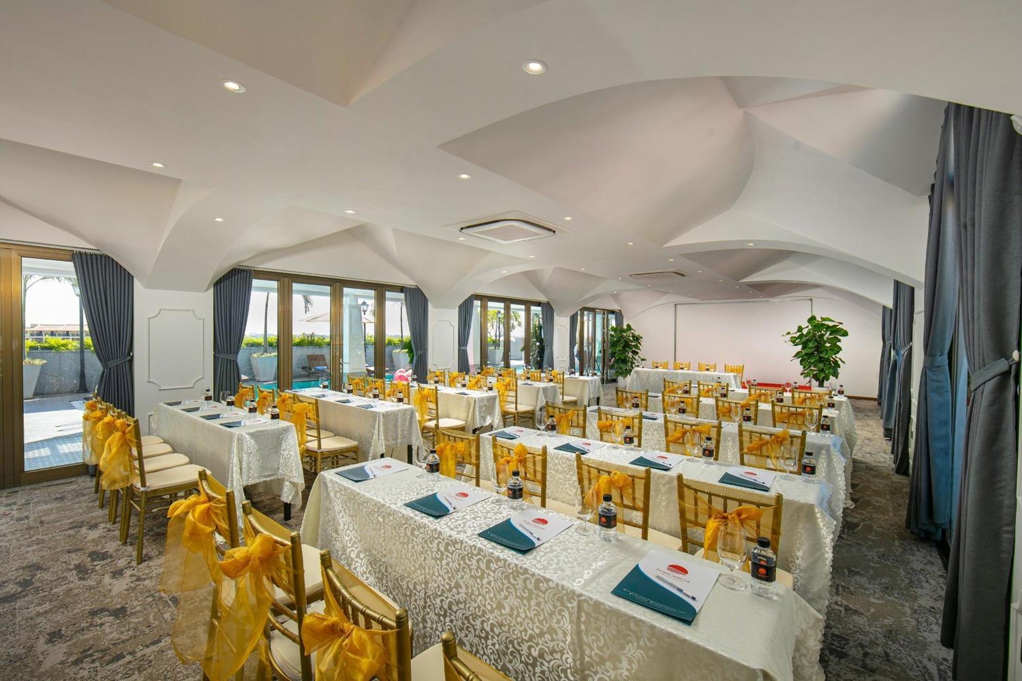 Grand Sunrise Palace Hoi An- A Luxury Indochine Hotel & Spa Esterno foto The meeting room