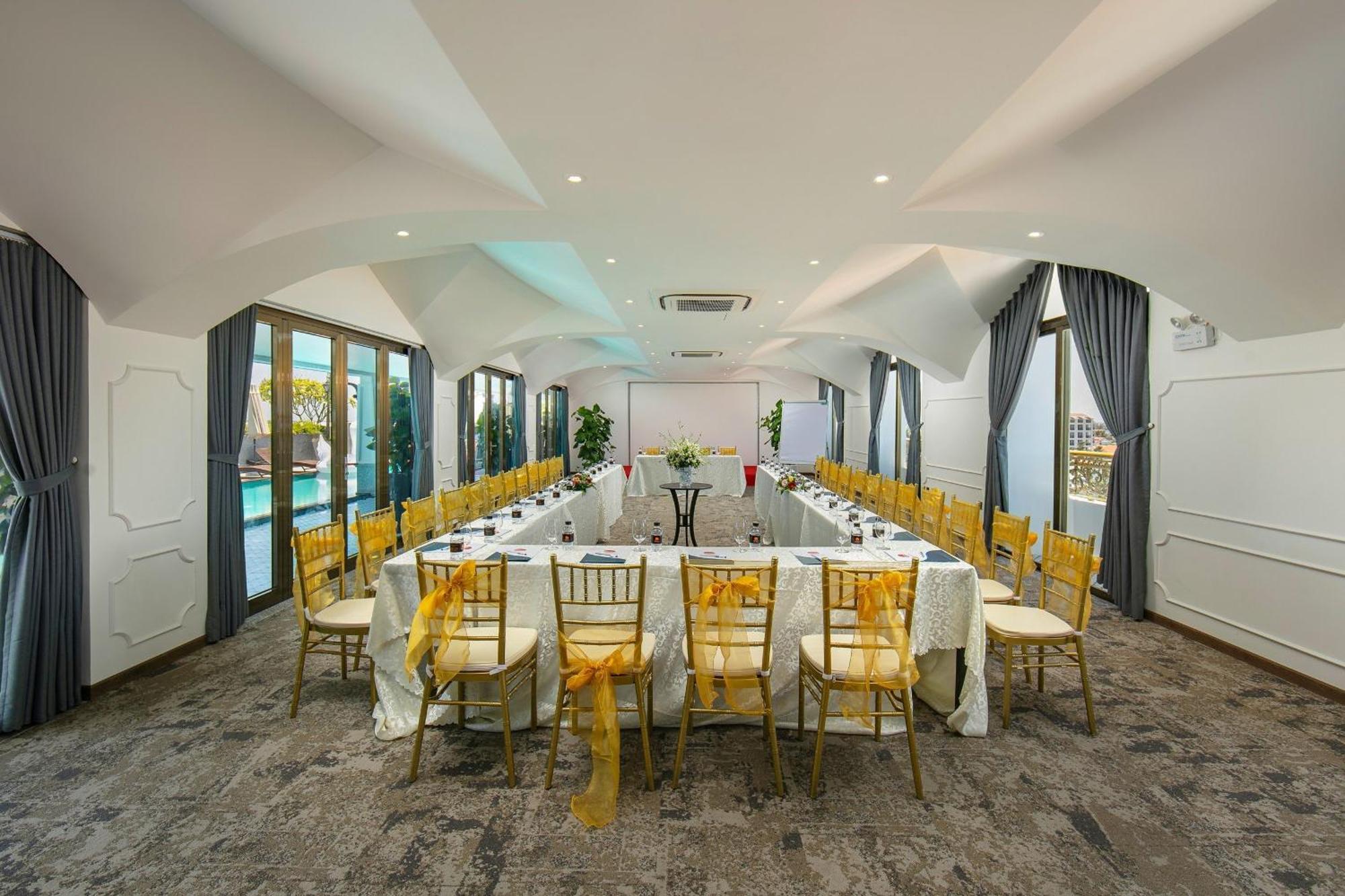 Grand Sunrise Palace Hoi An- A Luxury Indochine Hotel & Spa Esterno foto The meeting room