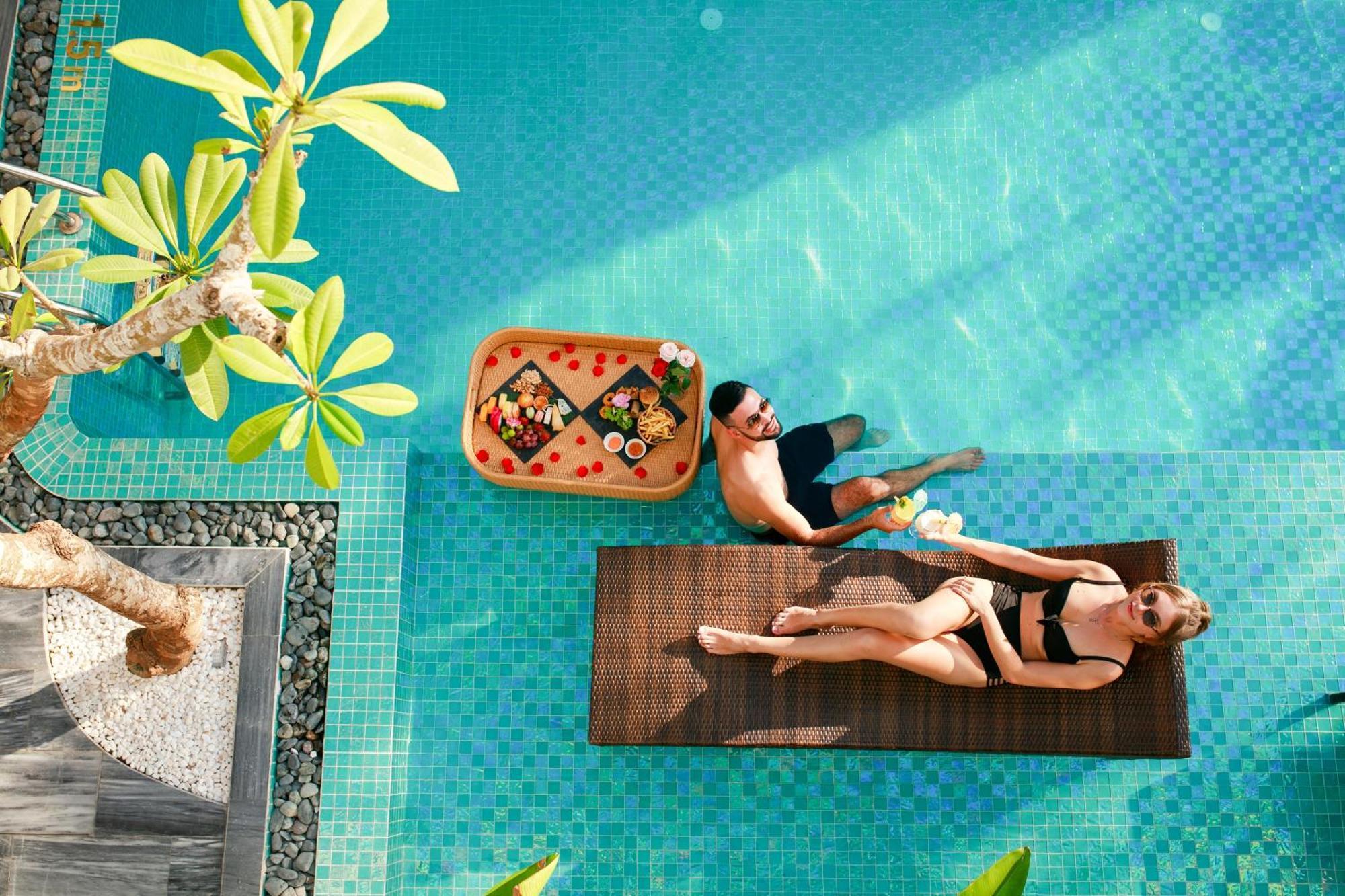 Grand Sunrise Palace Hoi An- A Luxury Indochine Hotel & Spa Esterno foto The swimming pool at the hotel