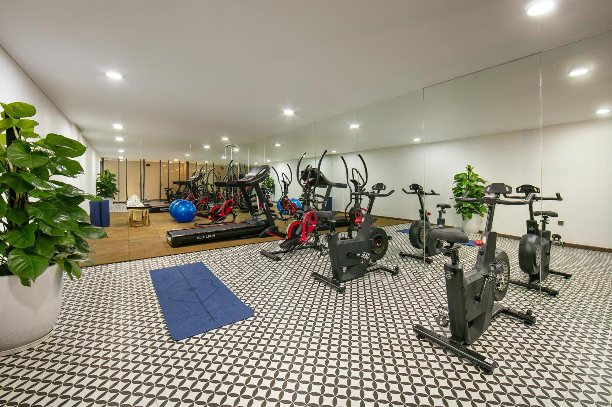 Grand Sunrise Palace Hoi An- A Luxury Indochine Hotel & Spa Esterno foto The gym at the hotel