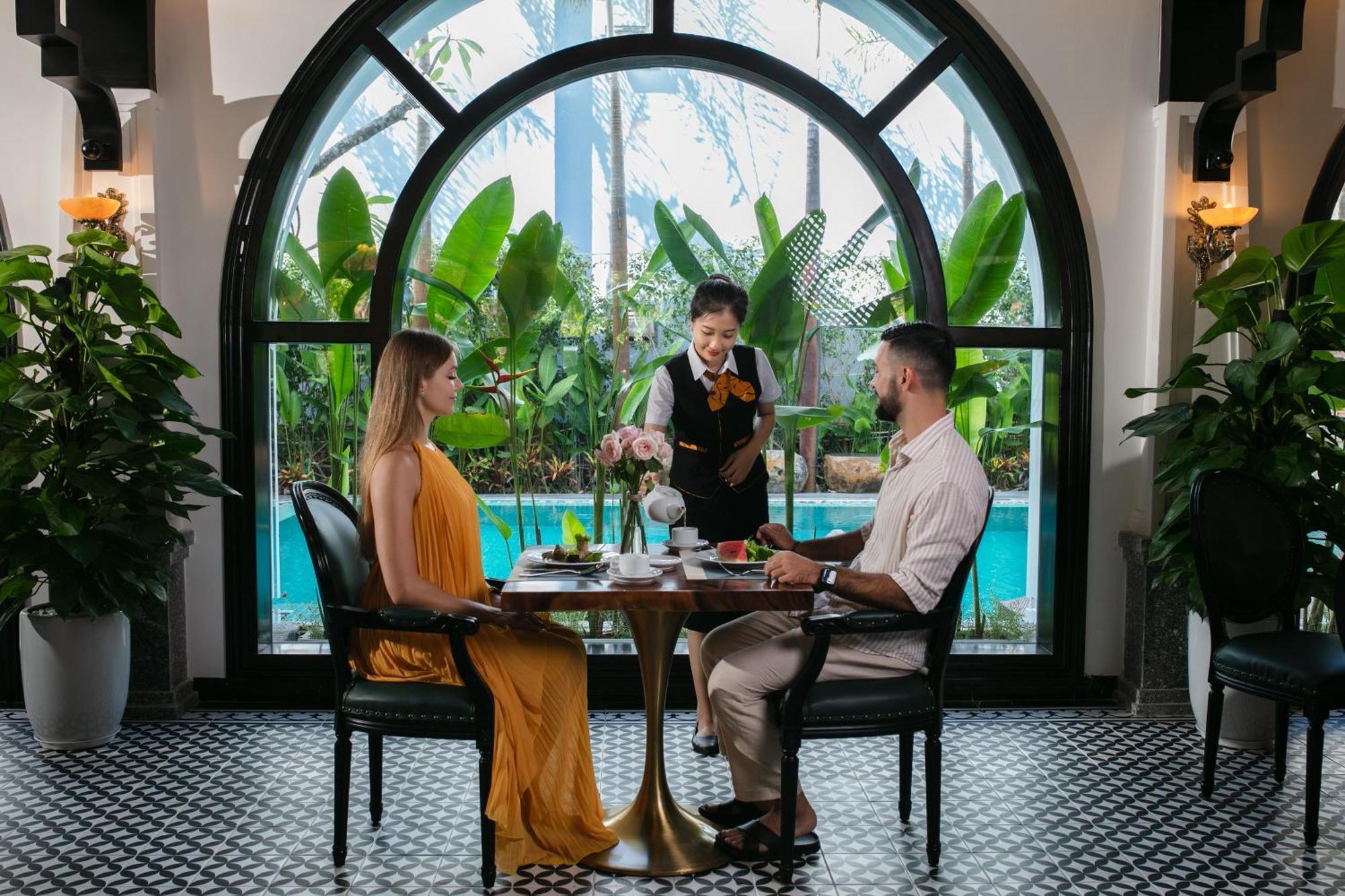 Grand Sunrise Palace Hoi An- A Luxury Indochine Hotel & Spa Esterno foto A restaurant in Marrakech, Morocco