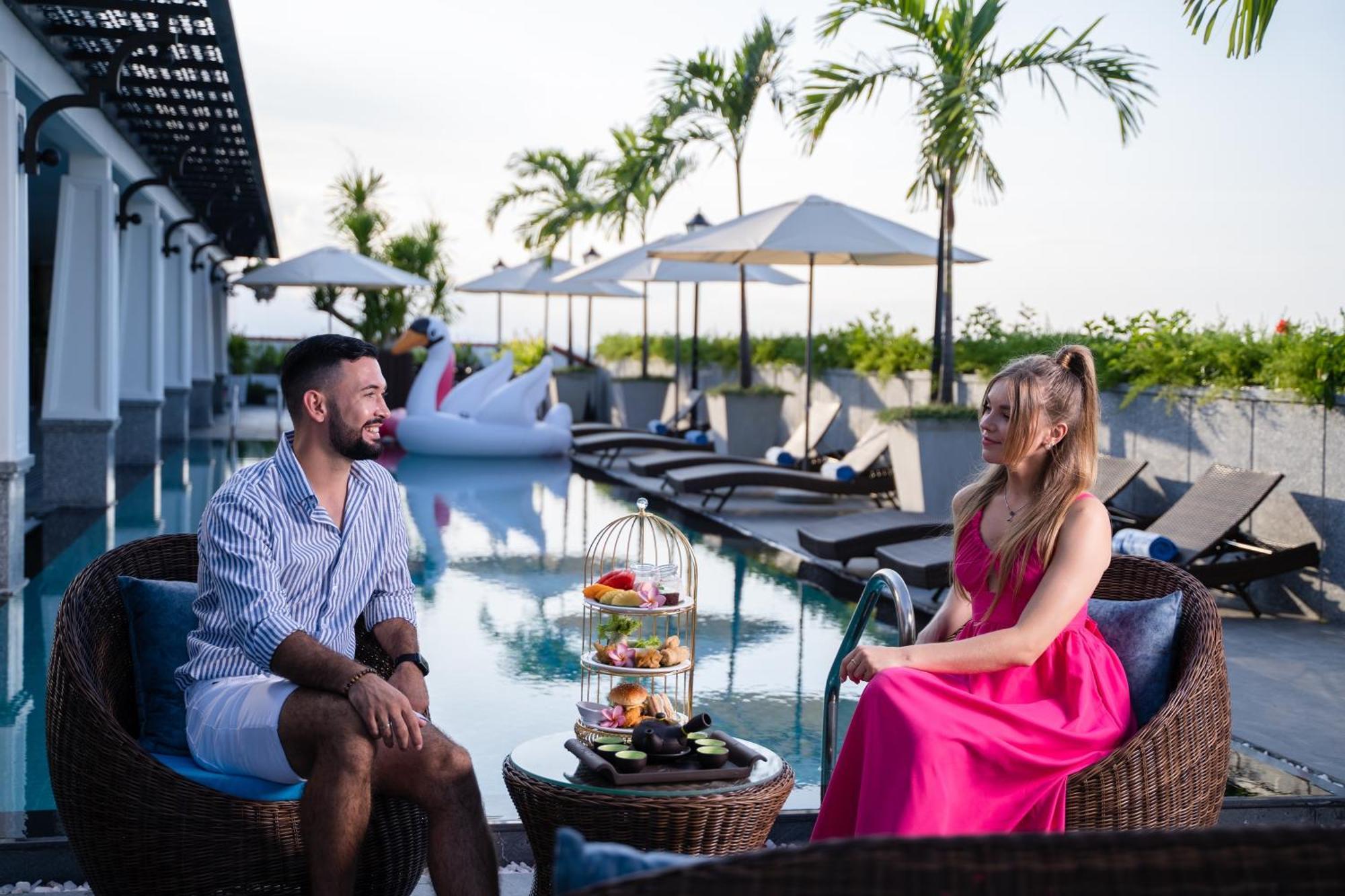 Grand Sunrise Palace Hoi An- A Luxury Indochine Hotel & Spa Esterno foto Rooftop pool at the hotel