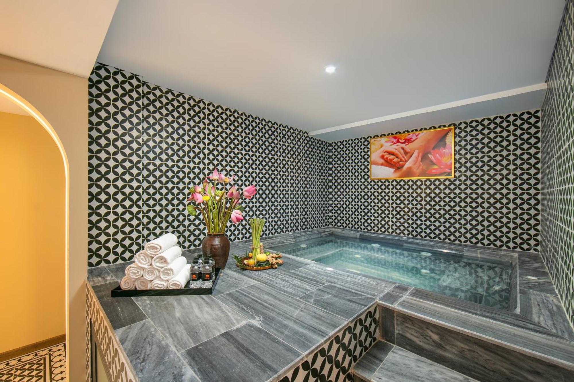 Grand Sunrise Palace Hoi An- A Luxury Indochine Hotel & Spa Esterno foto Turkish bath