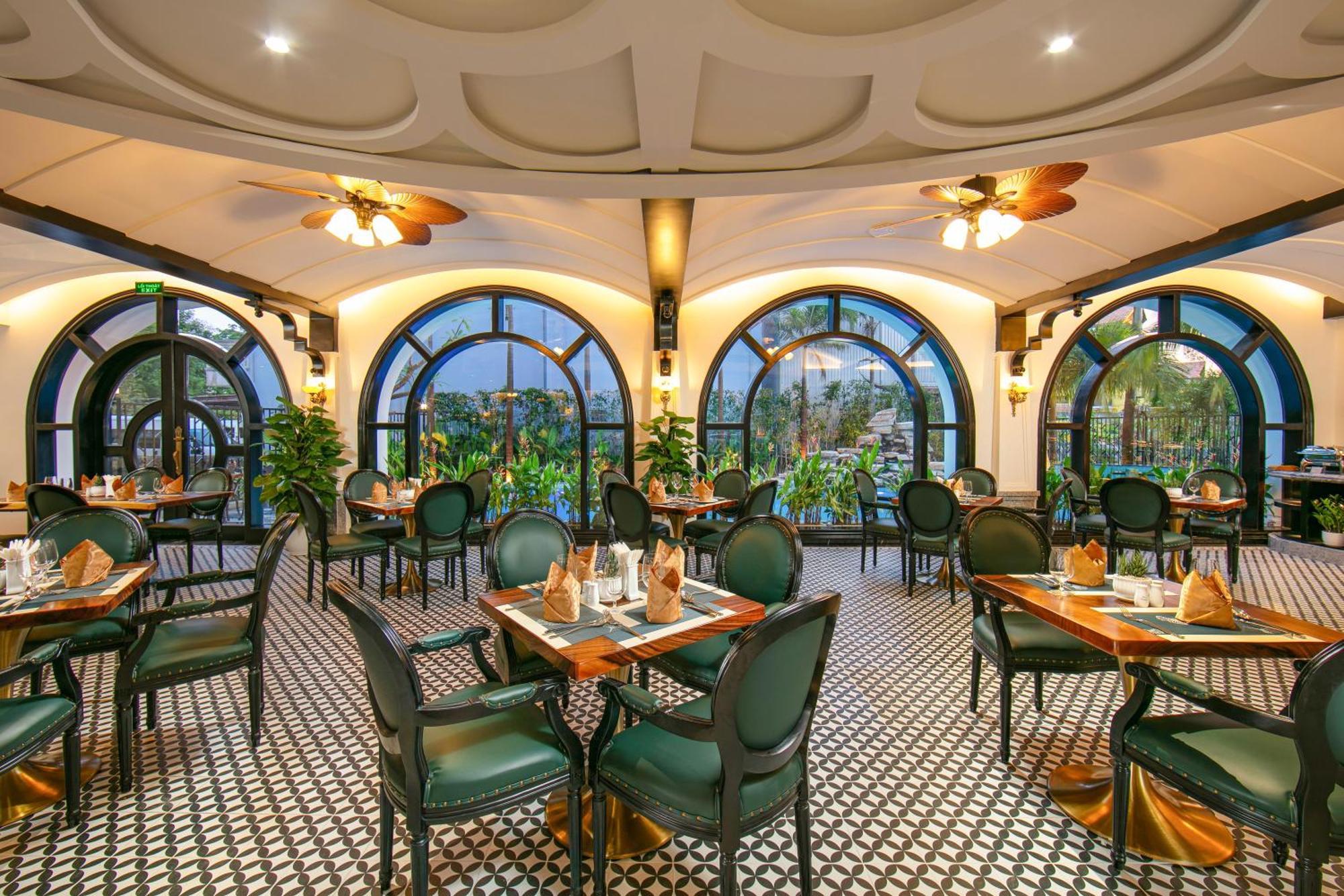 Grand Sunrise Palace Hoi An- A Luxury Indochine Hotel & Spa Esterno foto The restaurant