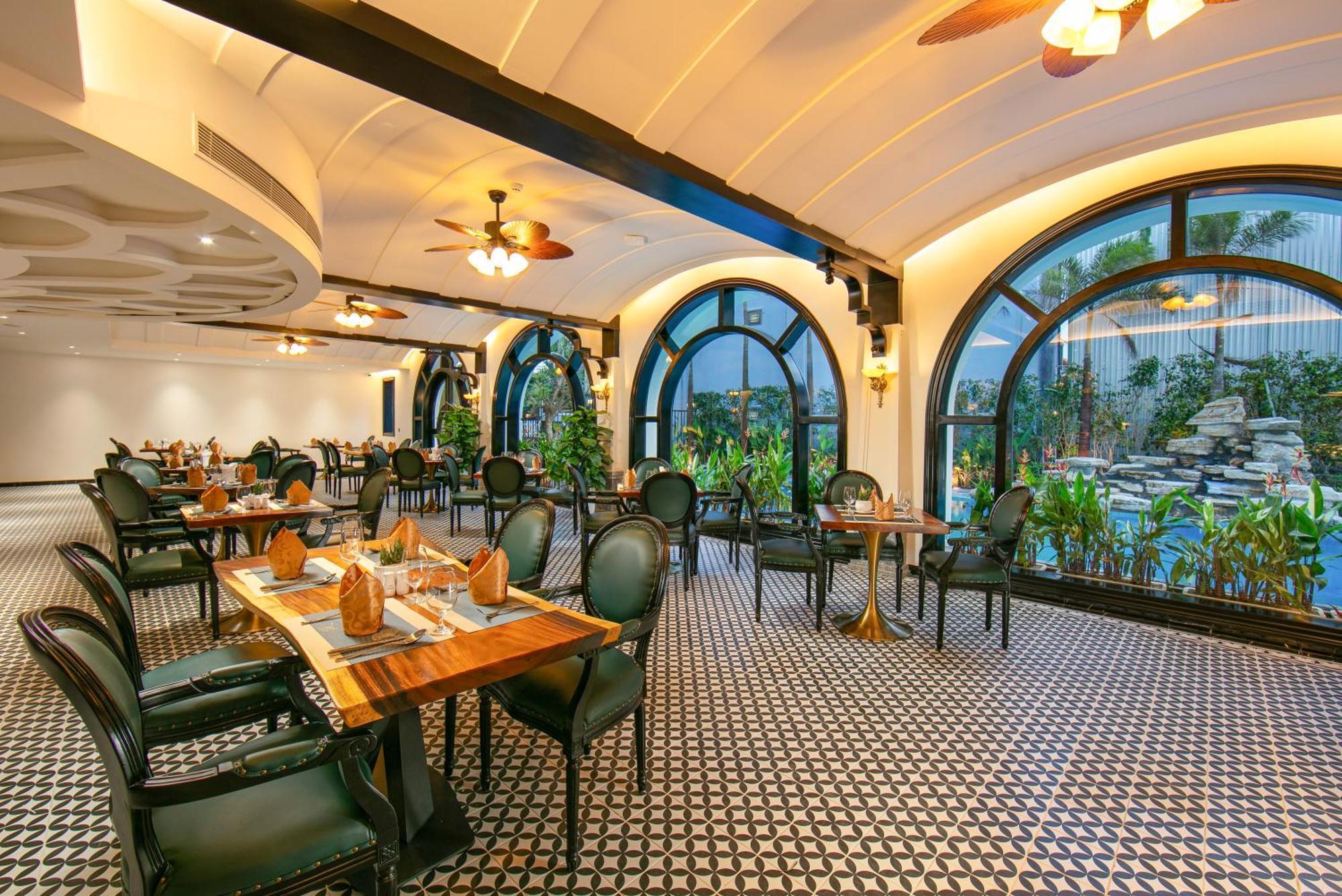 Grand Sunrise Palace Hoi An- A Luxury Indochine Hotel & Spa Esterno foto The restaurant