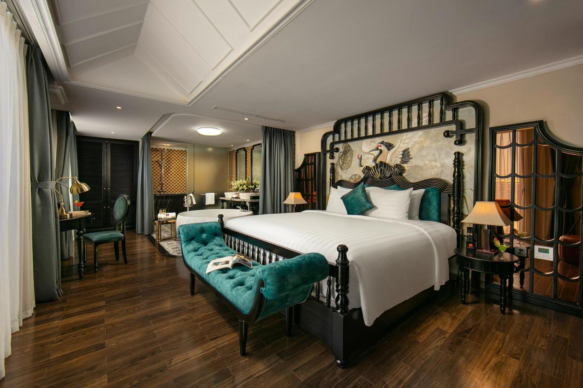 Grand Sunrise Palace Hoi An- A Luxury Indochine Hotel & Spa Esterno foto A suite at the hotel